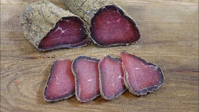 Wędzenie wołowiny: jak osiągnąć idealny smak i uniknąć błędów Wędzenie wołowiny: jak osiągnąć idealny smak i uniknąć błędów