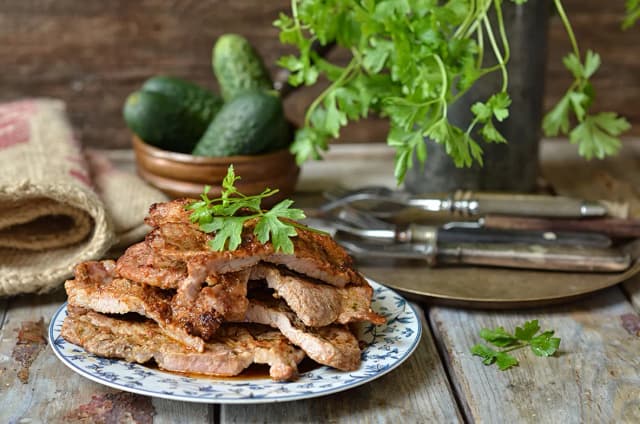 Pomysły na obiad z karkówki wieprzowej, które zaskoczą Twoich gości Pomysły na obiad z karkówki wieprzowej, które zaskoczą Twoich gości