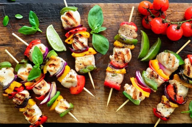 Jak zrobić szaszłyki na grilla – proste przepisy i sprawdzone porady Jak zrobić szaszłyki na grilla – proste przepisy i sprawdzone porady