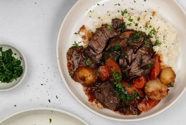 Co z wołowiną? Pyszne przepisy, które zachwycą Twoje podniebienie Co z wołowiną? Pyszne przepisy, które zachwycą Twoje podniebienie